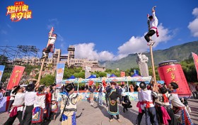 “跟着村奥去旅行”火热出圈，加多宝以多维场景和全民精彩同行